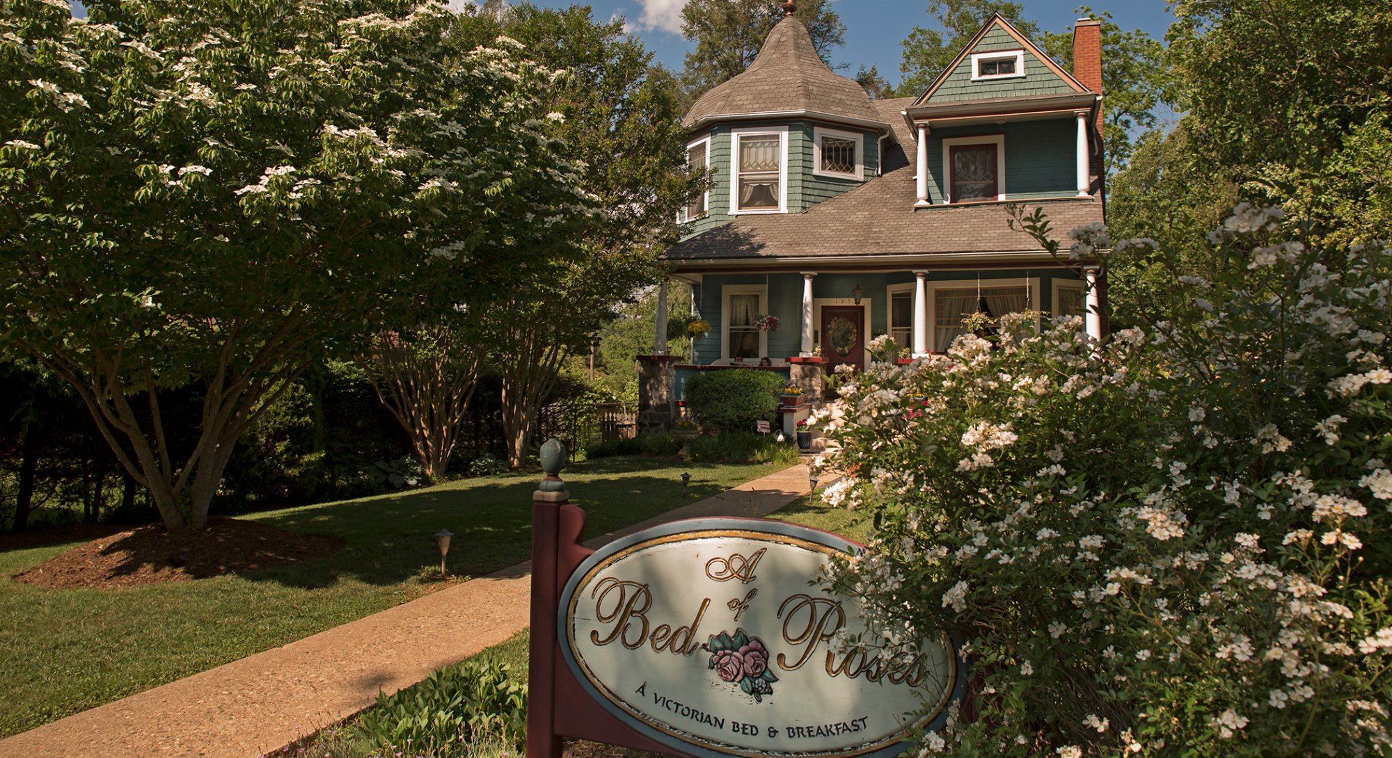 A BED OF ROSES BED & BREAKFAST - Prices & B&B Reviews (Asheville, NC ...