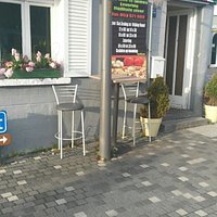 ITALIAANSE SPECIALITEITEN De traditionele pizza gebakken op steen