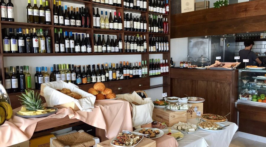 W- Wine,food&friends