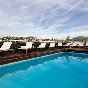 La piscine est accessible gratuitement pour tous les clients du Splendid Hotel & Spa