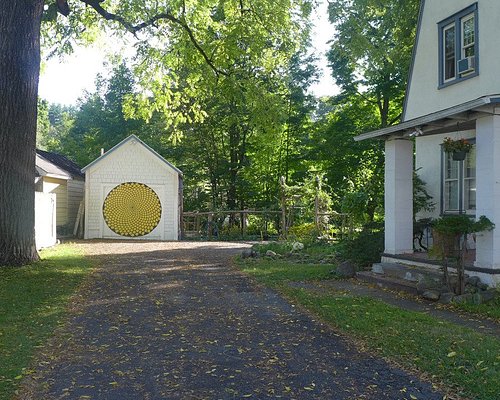 Twin Gables Of Woodstock Woodstock Ny Resort Reviews Resortsandlodges Com