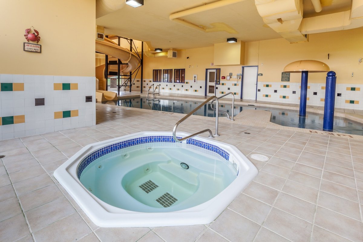 Super 8 By Wyndham Amherst Ns Pool: Pictures & Reviews - Tripadvisor