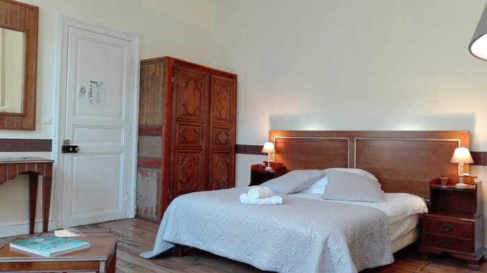 H. De Surgeres Rooms: Pictures & Reviews - Tripadvisor