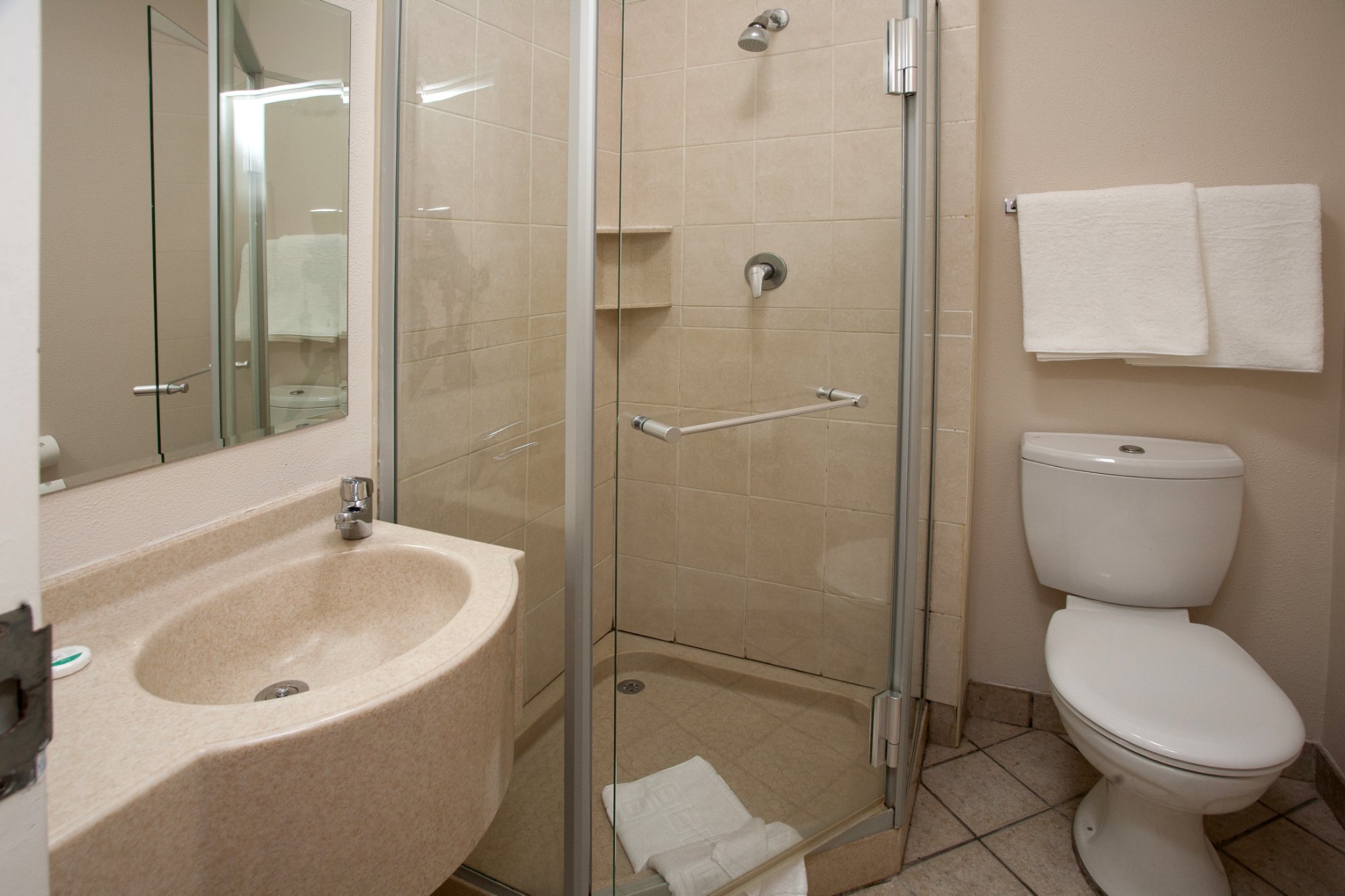 Hotel photo 16 of Road Lodge East London.