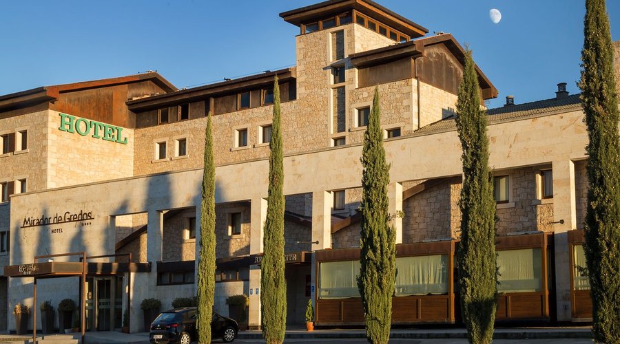 Hotel Mirador de Gredos - Fachada al atardecer