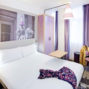 ibis Styles Glasgow Centre George Square in Glasgow, image may contain: Furniture, Bed, Chair, Bedroom