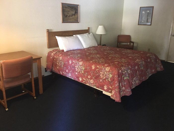 CHRISTMAS TREE INN - Motel Reviews (Mi Wuk Village, CA)