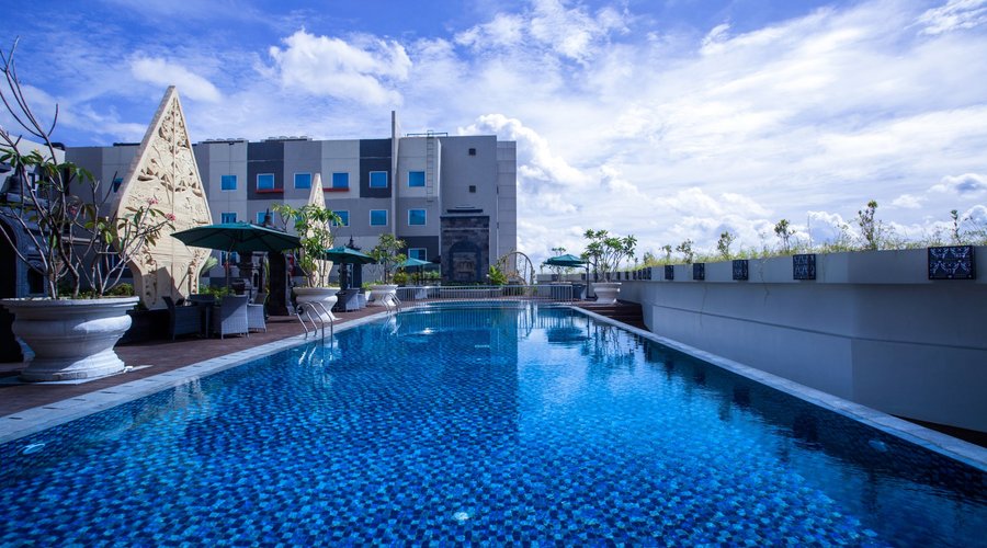 H2O Swimming Pool at 8th Floor