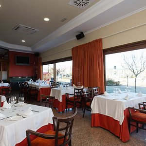 Cafeteria & Restaurant at the Hotel II Castillas
