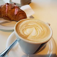Cappuccino e Cornetto integrale ai Frutti di bosco... E parte la giornata!