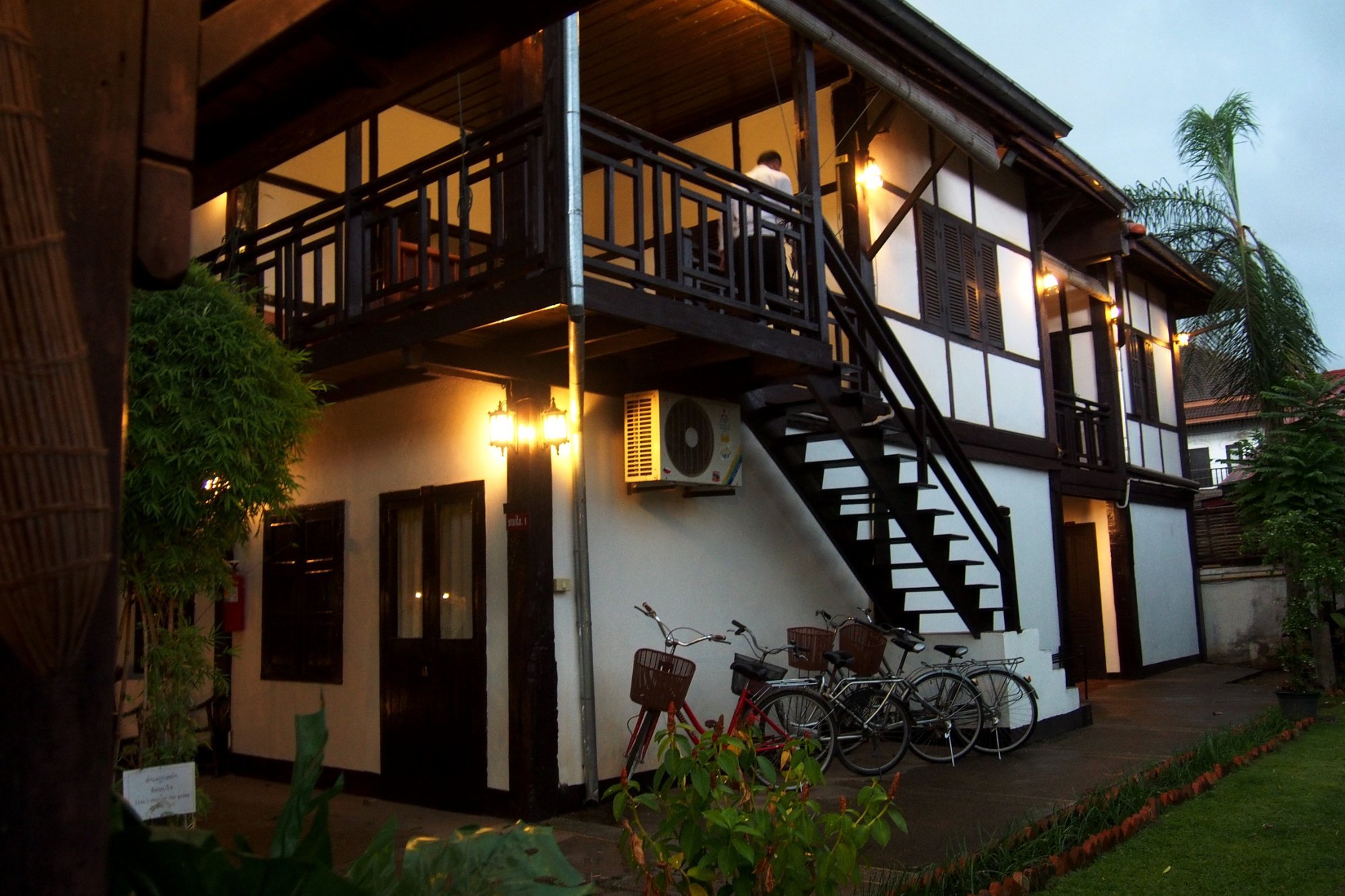 Villa Lao Traditional House Hotel image