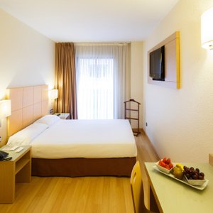 Habitación doble con cama de matrimonio