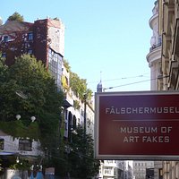 Fälschermuseum vis a vis Hundertwasserhaus Wien