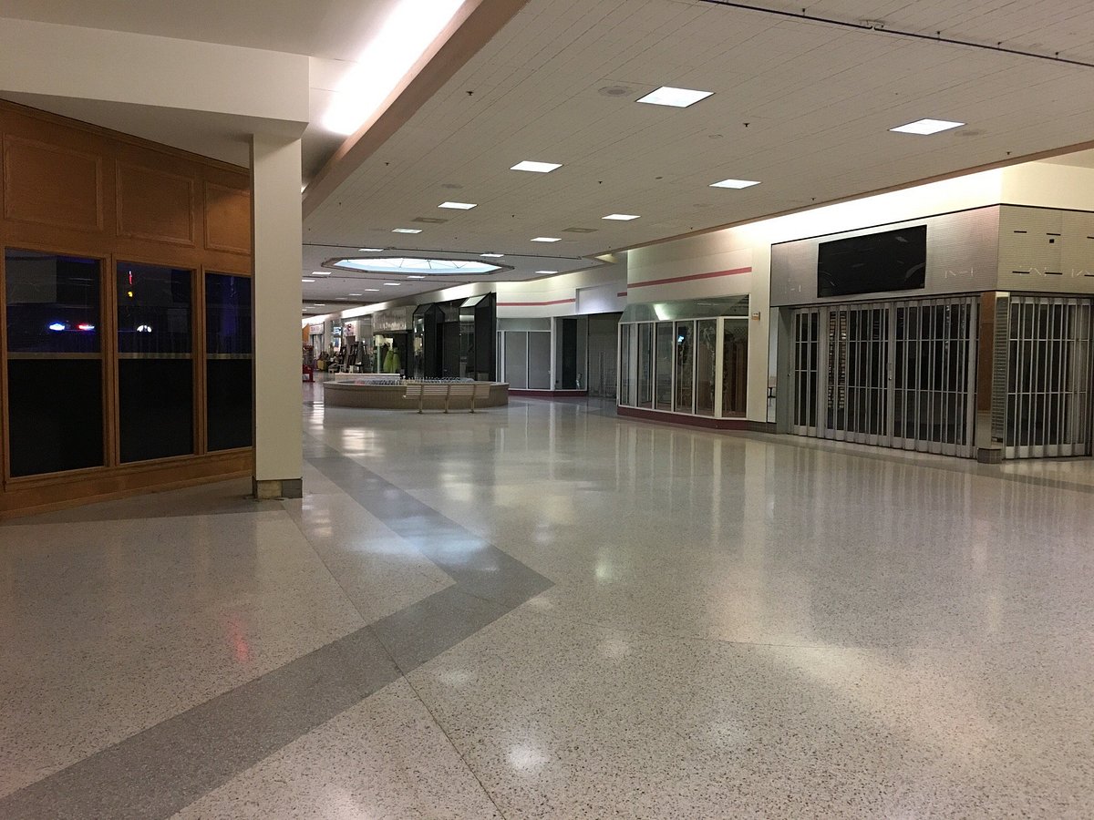 See Inside Washington Square Indiana's First Mall in Evansville