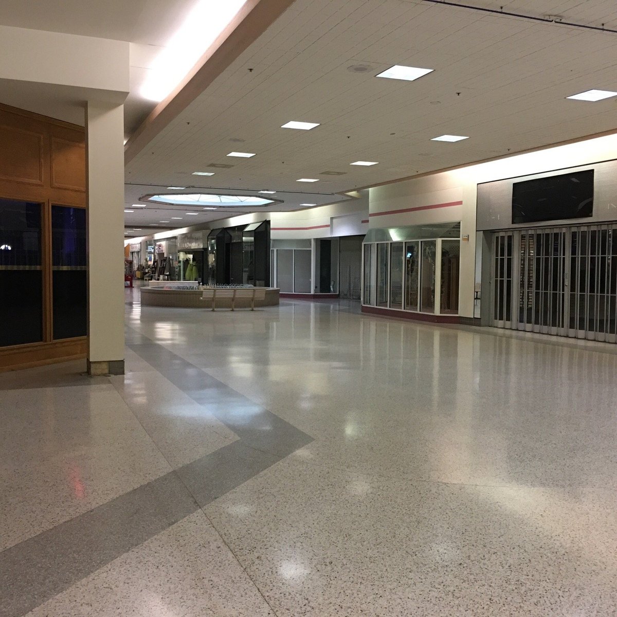 WASHINGTON SQUARE MALL (2024) All You Need to Know BEFORE You Go (with  Photos)