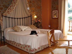 Room & Suite