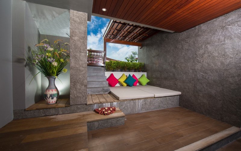 Deluxe Pool Access