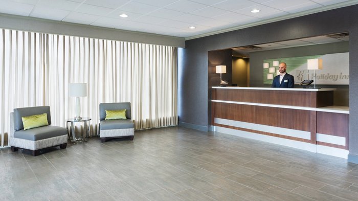 Holiday Inn Cincinnati-Riverfront, an IHG hotel Parking: Pictures ...