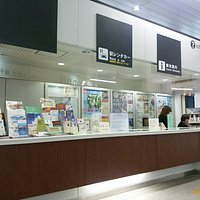 新幹線改札口を出てすぐ左にあります