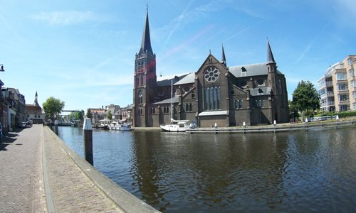 De Vliet met de Petrus en Paulus kerk.