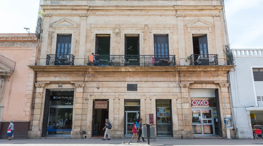 Entrance at the Hostal Zocalo