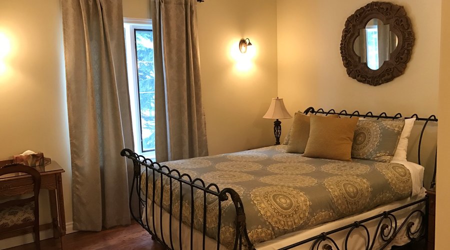 Queen bed - Rundle