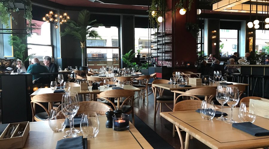 Great lunch for business or pleasure in this historic and beautiful iconic restaurant.