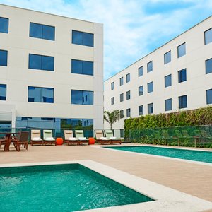 Piscinas para adultos e crianças