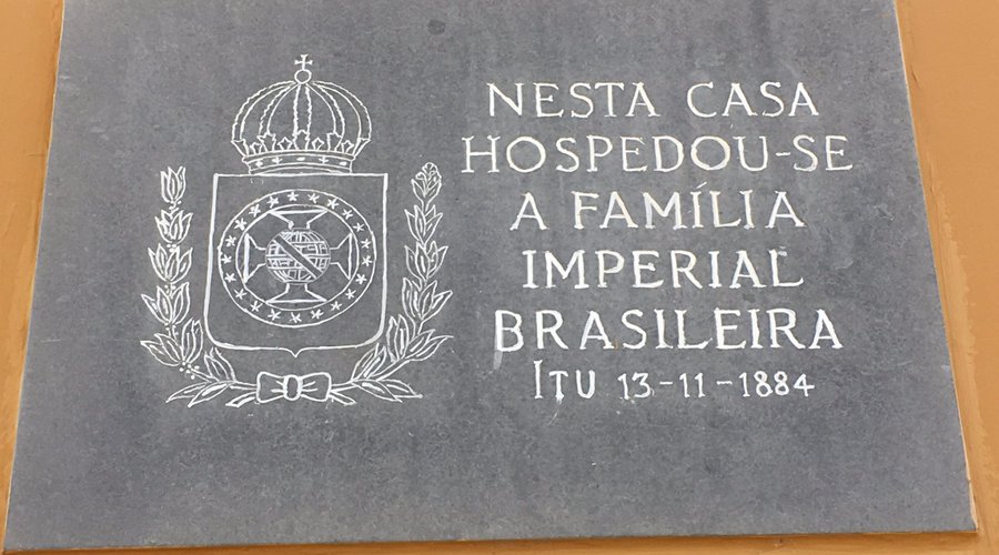 Placa de identificação