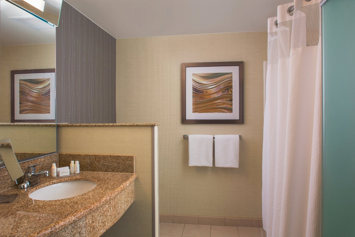 Courtyard by Marriott Nashville Goodlettsville - hotel rooms