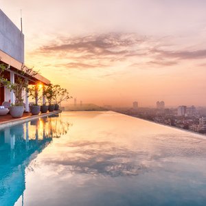 Jetwing Colombo Seven in Colombo, image may contain: City, Resort, Plant, Pool