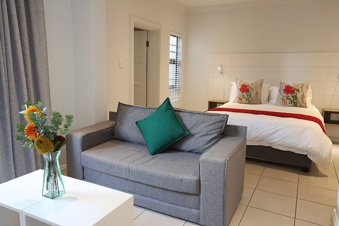 THE PARALIAN $68 ($̶8̶0̶) - East London Guest house Prices & Reviews