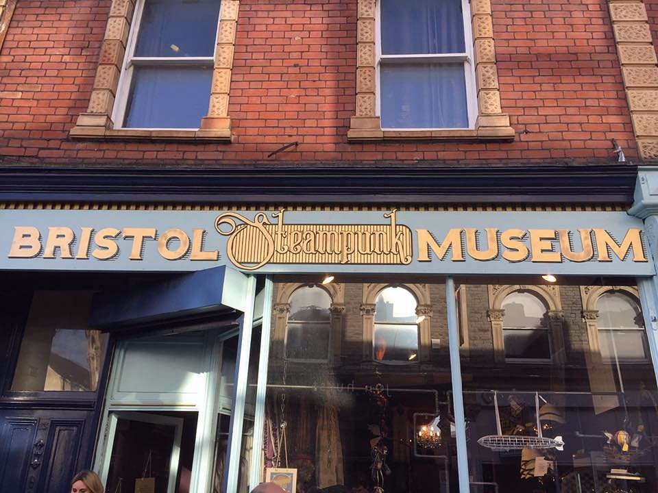 Bristol museum art gallery. Бристольский музей. Bristol Industrial Museum фото. Индустриальный музей Бристоля. Bristol Museum and Art Gallery.