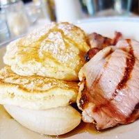 Ricotta hotcakes with added bacon