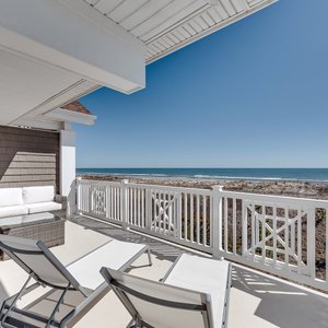 East Luxury Oceanfront King (poolside) Balcony