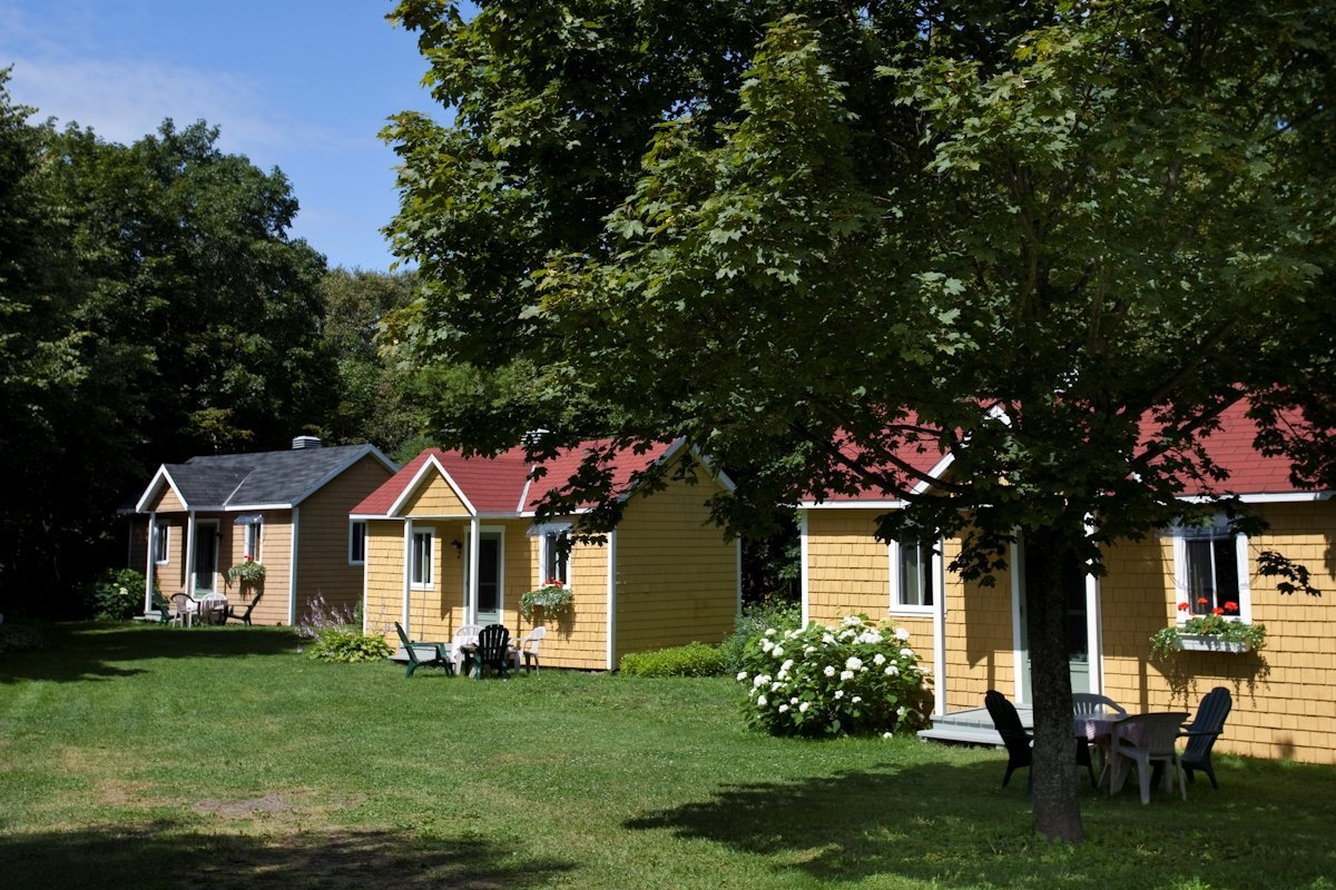 Chalets-Motel Domaine aux Cygnes B&B (Saint Jean Port Joli, Canada ...