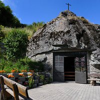 The Fuxstein chapel surrounded by meadows and pastures - © Zermatt Tourismus