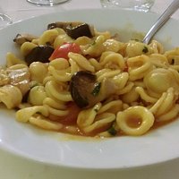 Orecchiette, cardoncelli e pomodorini