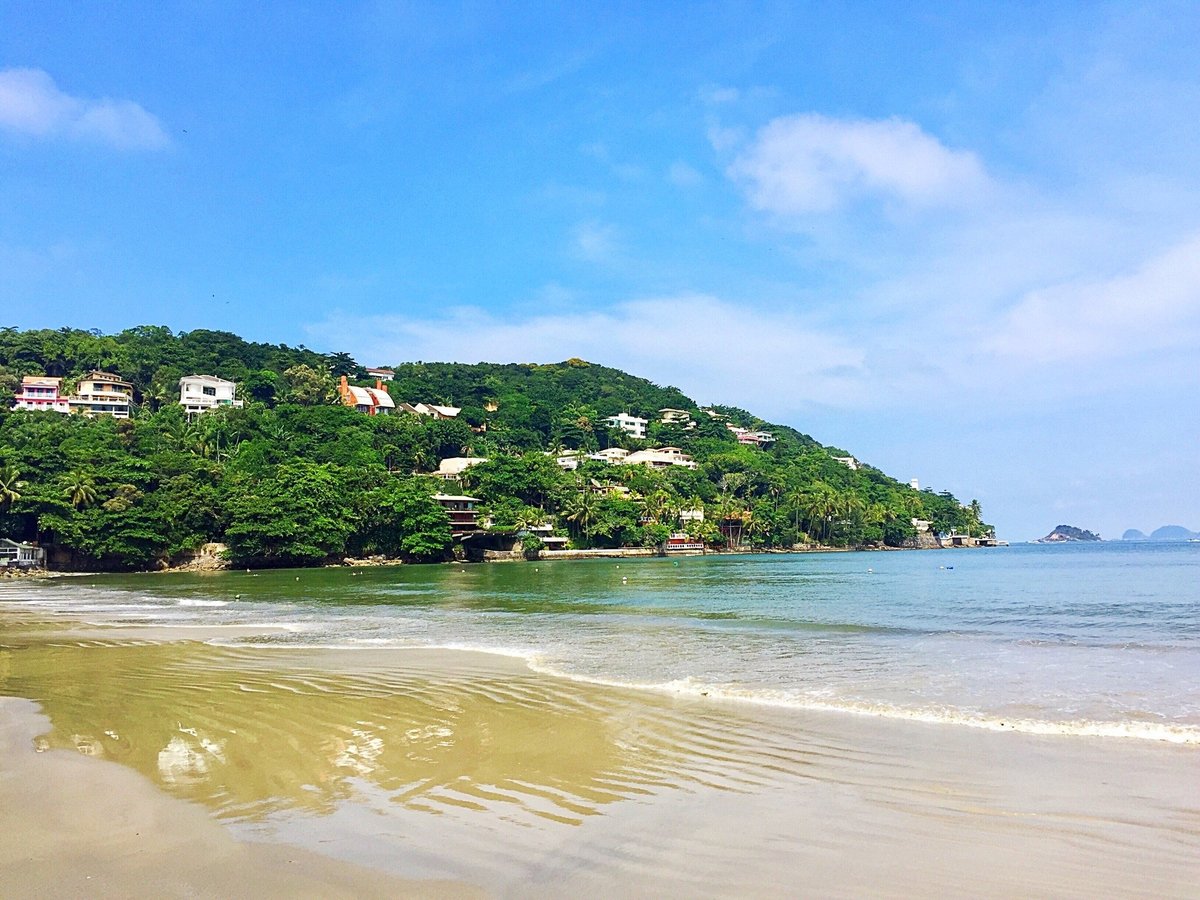 Aluga-se Praia Enseada - Guarujá