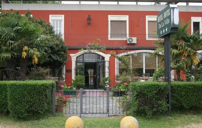 HOTEL DE LA VILLE - Prices & Reviews (Bereguardo, Italy)