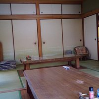 座敷が食堂になってます
