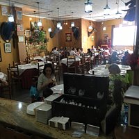 Buen local y terraza, excelente tapeo y servicio