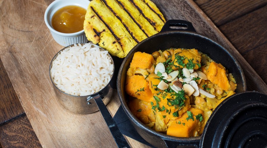 SWEET POTATO & CAULIFLOWER KORMA (V/GF) Sweet potato and cauliflower cooked in an aromatic almon