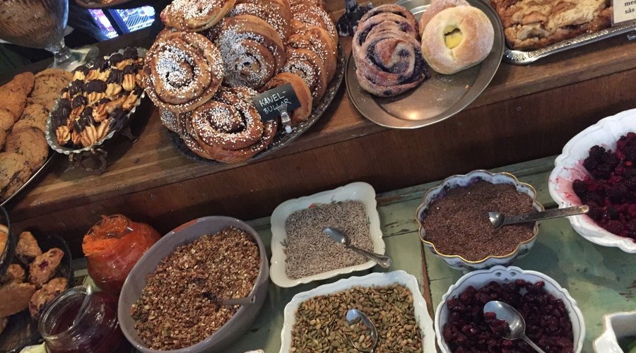 Nice Café in the heart of Haga. 
Delicious coffee and nice breakfastbuffet.