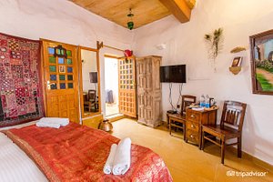 Hotel Victoria in Jaisalmer, image may contain: Furniture, Chair, Bed, Bedroom