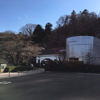 三居沢電気百年館と発電所の外観