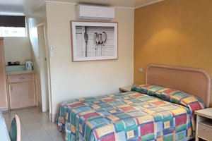 Room & Suite