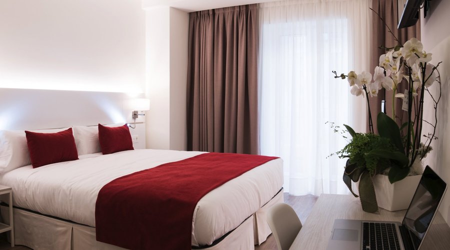 Habitaciones únicas en la ciudad con vistas exclusivas a la Plaza del Ayuntamiento. 