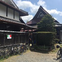 14日からオープンしました
古民家のPIZZA屋です
値段もリーズナブルでモチモチ感の美味しPIZZAです
前の道が狭いので注意が必要です