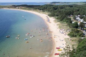 Basseng og strand